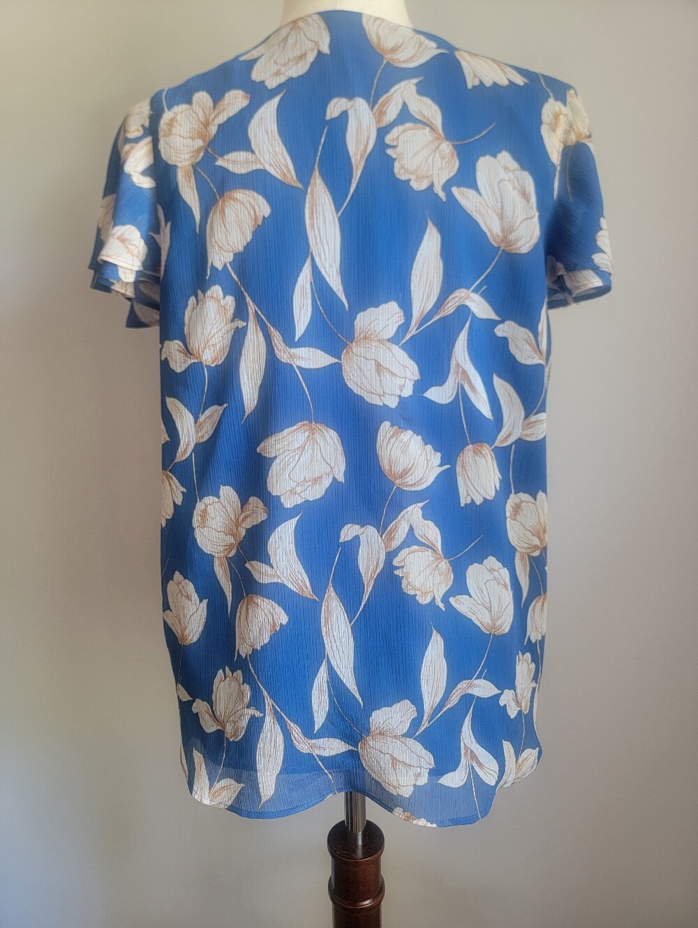 Ann Taylor Factory Blue Floral Short-Sleeve Blouse with Cream Bloom Print - Picture 6 of 9